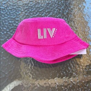 Fontainebleau Hot Pink, bucket hat.